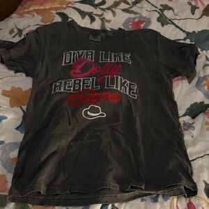 Graphic Tee "Diva Like Dolly Rebel Like Reba" in Charcoal